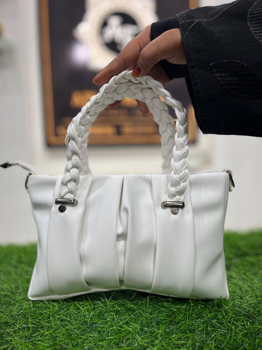 Elegant White Shoulder Purse/Bag with Sleek Handle – Perfect for Any Occasion