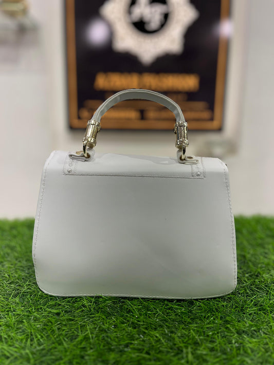 Elegant White Shoulder Purse/Bag with Sleek Handle – Perfect for Any Occasion