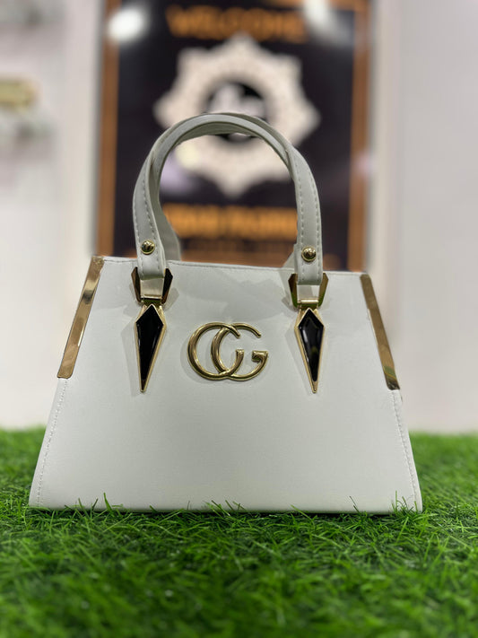 Elegant White Shoulder Purse/Bag with Sleek Handle – Perfect for Any Occasion