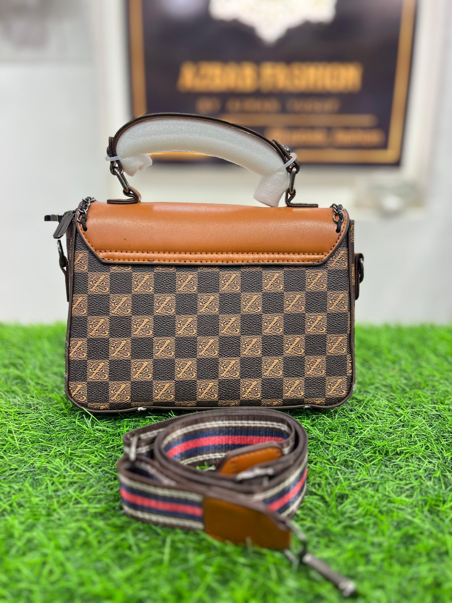 Elegant Brown Shoulder Purse/Bag with Sleek Handle – Perfect for Any Occasion