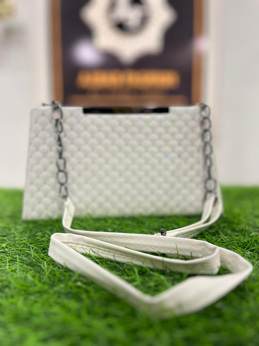 Elegant White Shoulder Purse/Bag with Sleek Handle – Perfect for Any Occasion