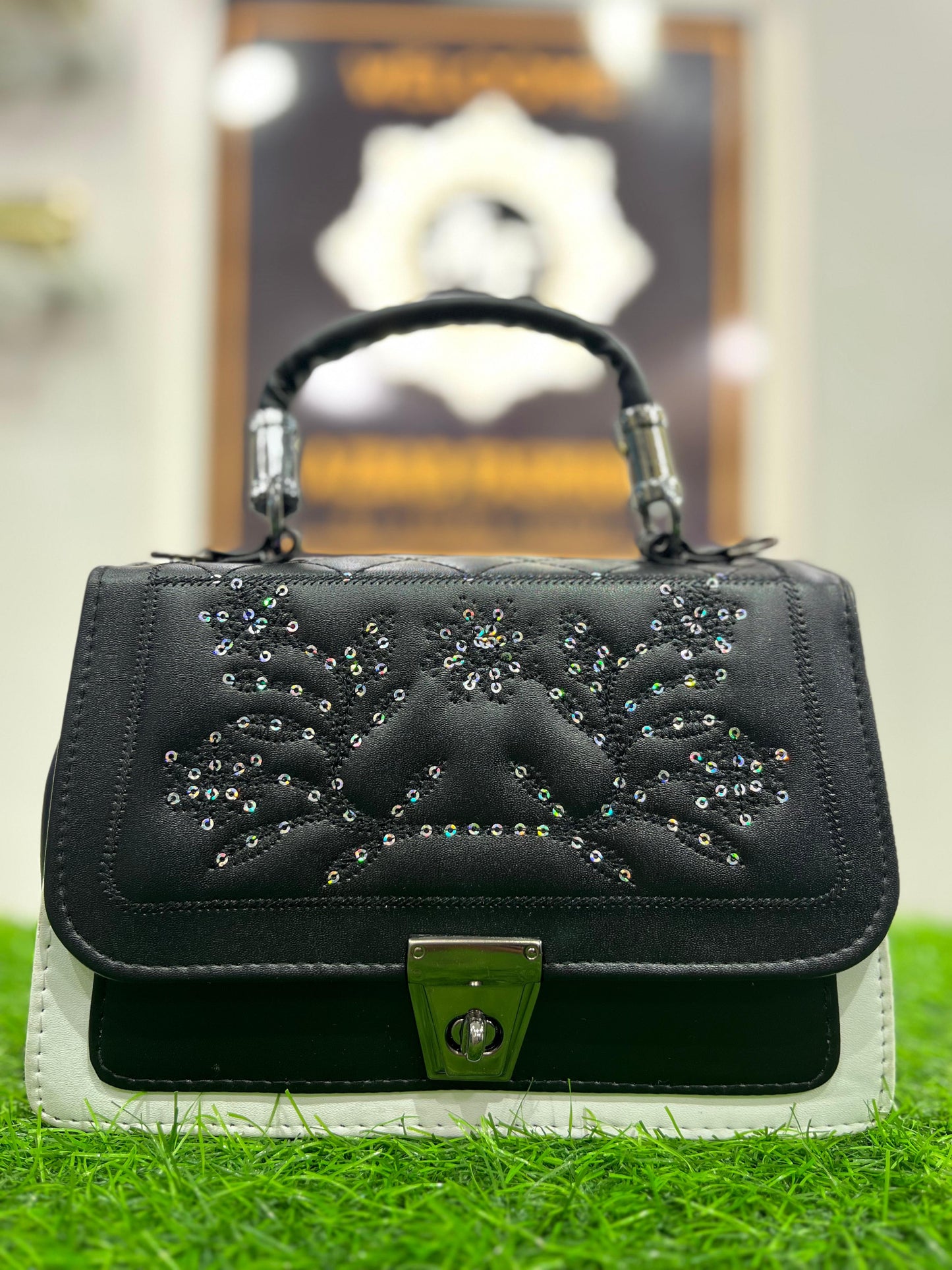 Elegant Black Shoulder Purse/Bag with Sleek Handle – Perfect for Any Occasion